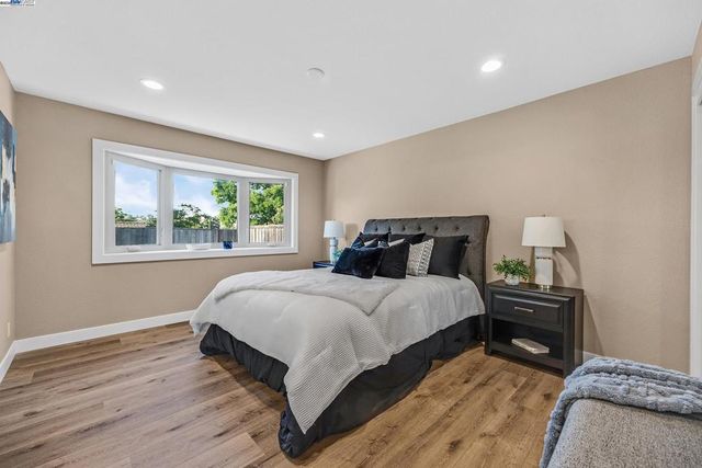286 Donegal Way, Martinez, CA 94553