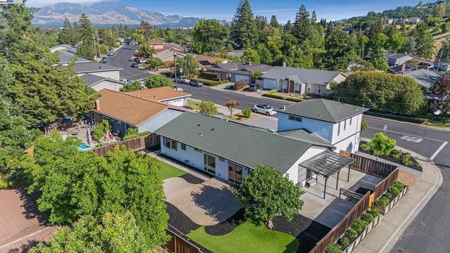 286 Donegal Way, Martinez, CA 94553