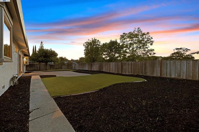 286 Donegal Way, Martinez, CA 94553