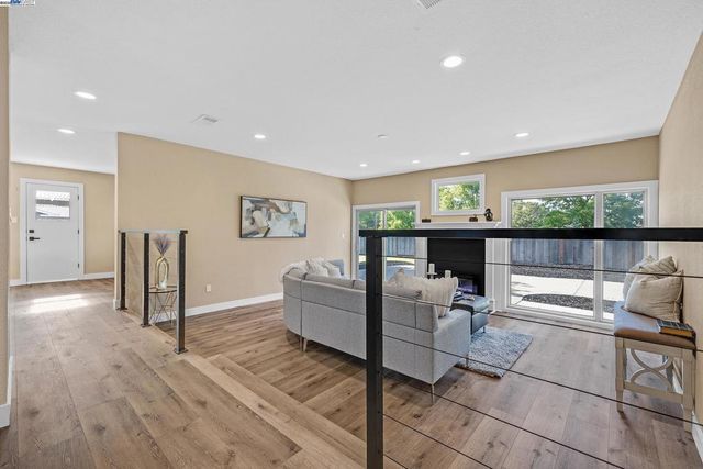 286 Donegal Way, Martinez, CA 94553