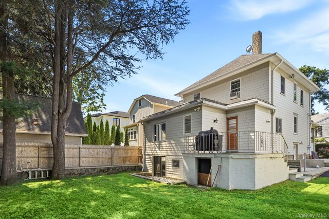 11 Winthrop Avenue, Larchmont, NY 10538