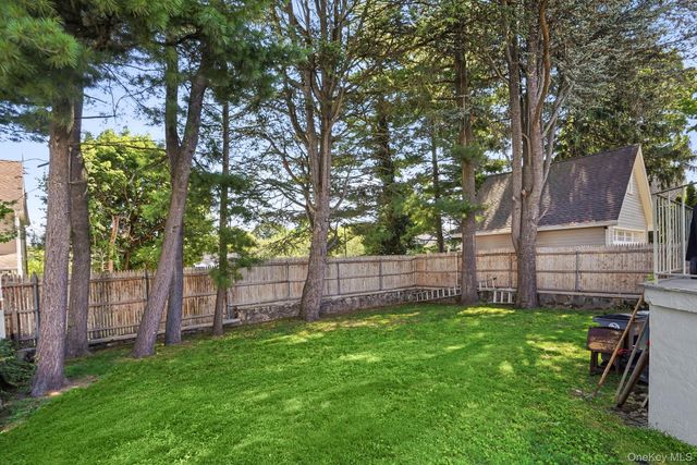 11 Winthrop Avenue, Larchmont, NY 10538