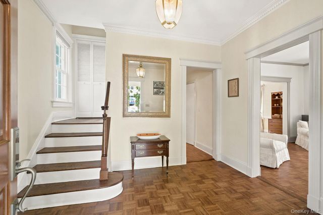 11 Winthrop Avenue, Larchmont, NY 10538