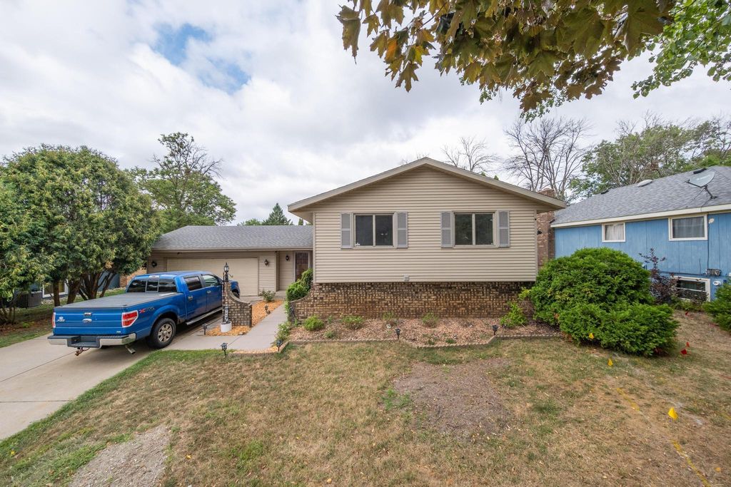 7857 Idaho Avenue N, Brooklyn Park, MN 55445 — photo 2