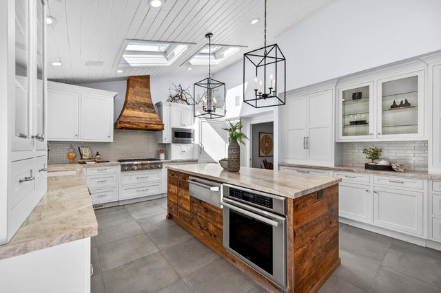 5990 Wilhoff Ln, Granite Bay, CA 95746