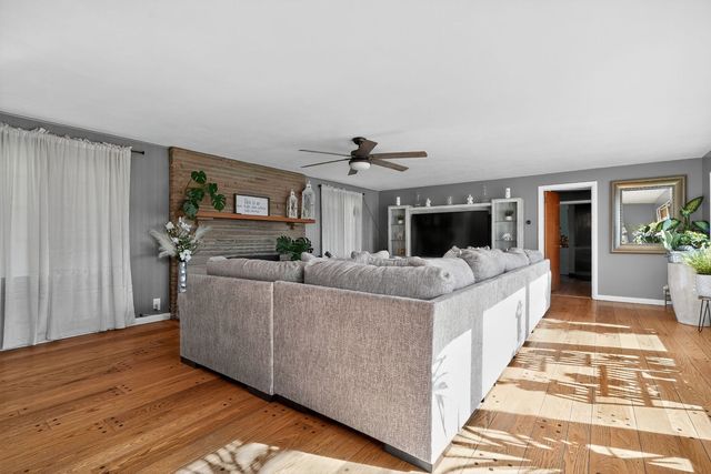 707 Coolidge Place, Rockford, IL 61107