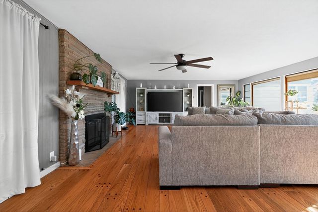 707 Coolidge Place, Rockford, IL 61107