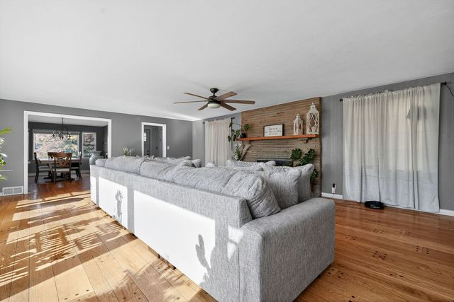 707 Coolidge Place, Rockford, IL 61107