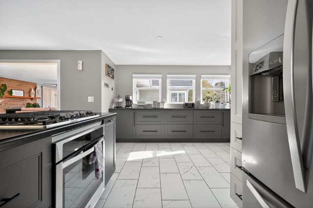 707 Coolidge Place, Rockford, IL 61107