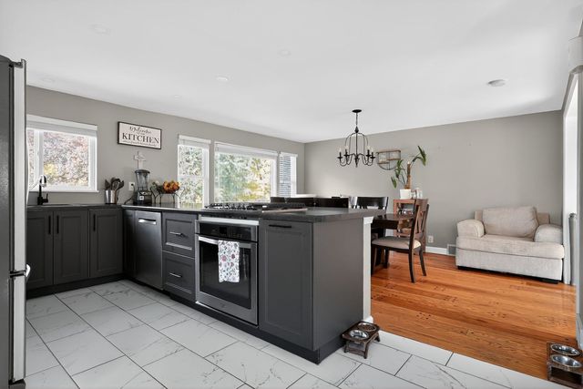 707 Coolidge Place, Rockford, IL 61107