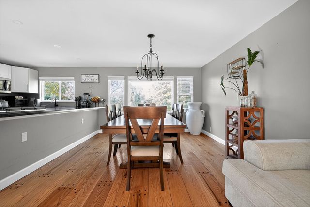 707 Coolidge Place, Rockford, IL 61107