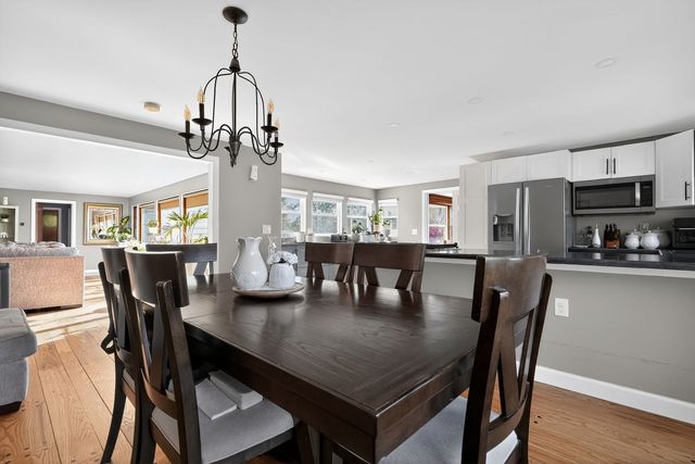 707 Coolidge Place, Rockford, IL 61107