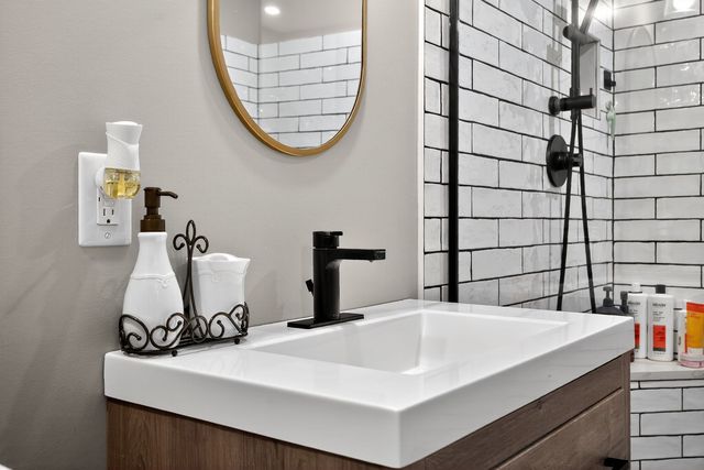 707 Coolidge Place, Rockford, IL 61107