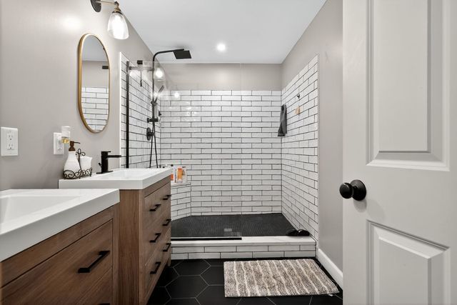 707 Coolidge Place, Rockford, IL 61107