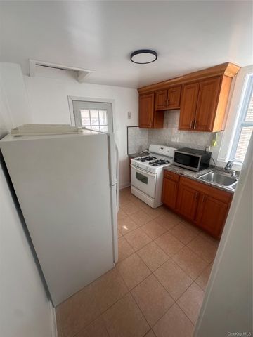 421 S 10th Avenue, Mount Vernon, NY 10550