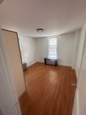 421 S 10th Avenue, Mount Vernon, NY 10550