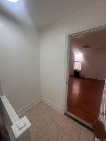 421 S 10th Avenue, Mount Vernon, NY 10550
