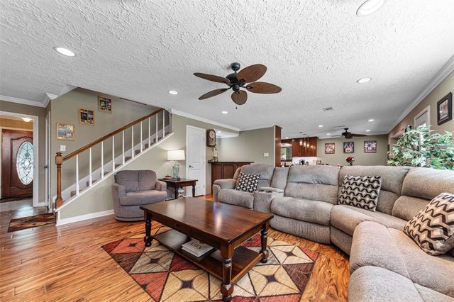 132 Cherry Tree Lane, Friendswood, TX 77546