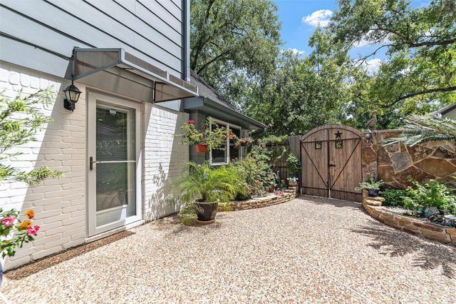 132 Cherry Tree Lane, Friendswood, TX 77546