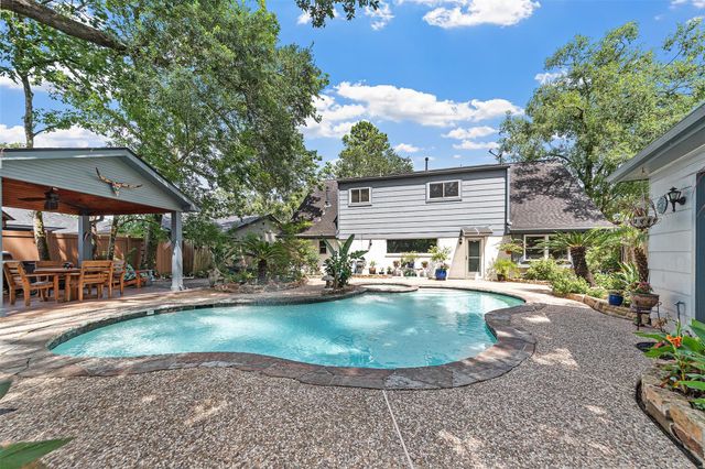 132 Cherry Tree Lane, Friendswood, TX 77546