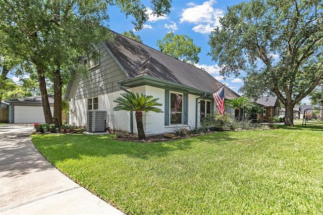 132 Cherry Tree Lane, Friendswood, TX 77546
