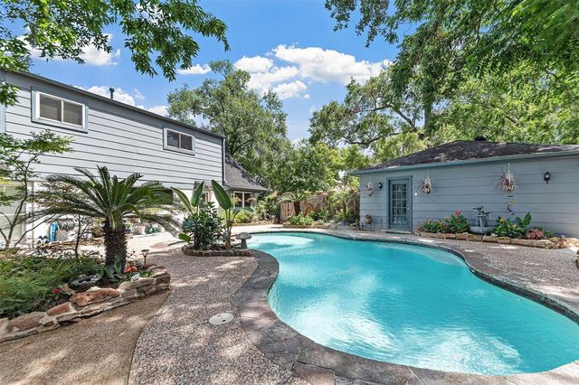 132 Cherry Tree Lane, Friendswood, TX 77546
