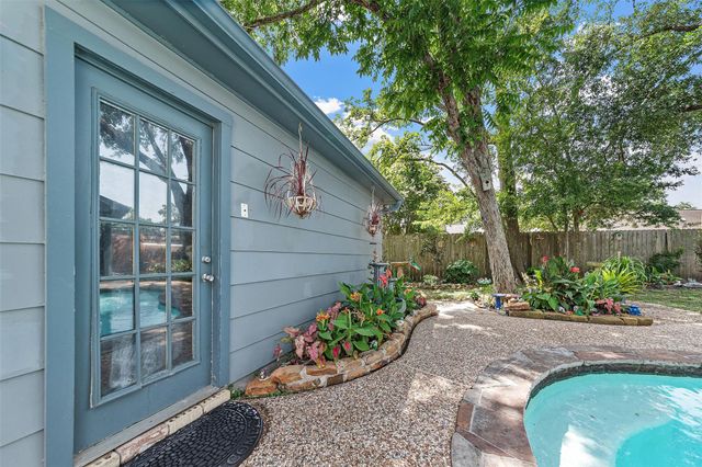 132 Cherry Tree Lane, Friendswood, TX 77546