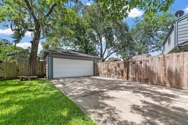 132 Cherry Tree Lane, Friendswood, TX 77546