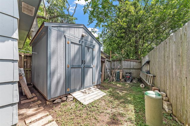132 Cherry Tree Lane, Friendswood, TX 77546