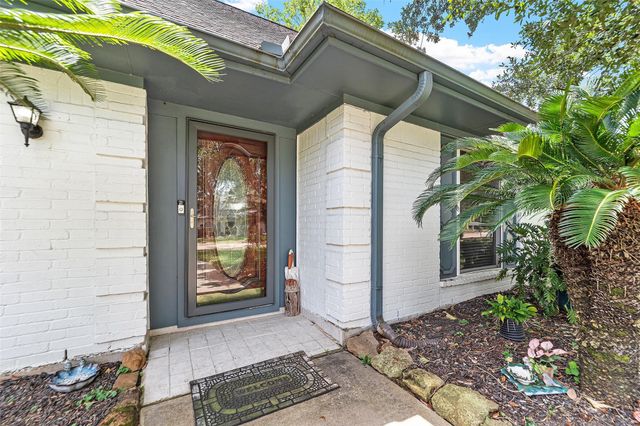 132 Cherry Tree Lane, Friendswood, TX 77546