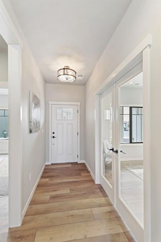 74 E Center Ln, Spokane, WA 99208