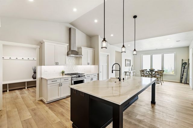 74 E Center Ln, Spokane, WA 99208
