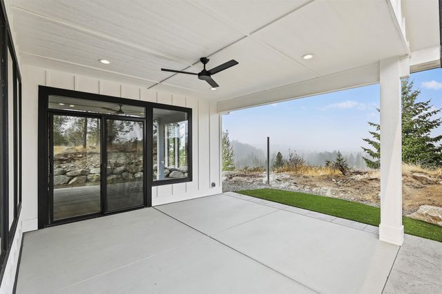 74 E Center Ln, Spokane, WA 99208