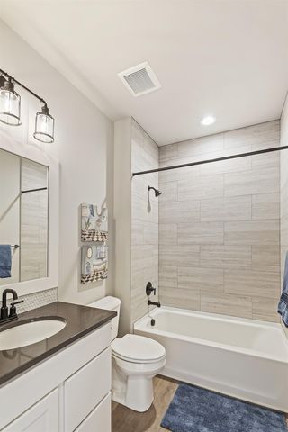 74 E Center Ln, Spokane, WA 99208