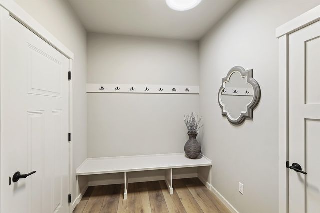 74 E Center Ln, Spokane, WA 99208