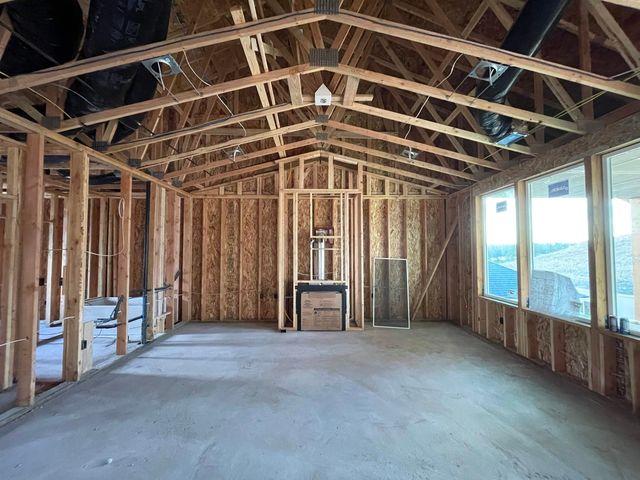 74 E Center Ln, Spokane, WA 99208