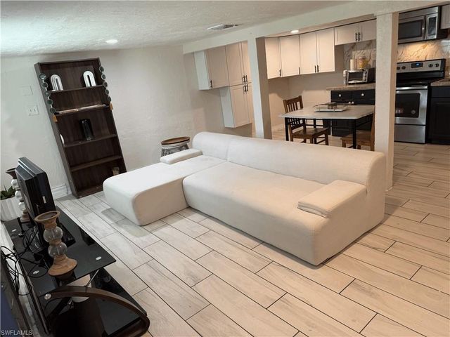 3516 E Riverside DR, Fort Myers, FL 33916