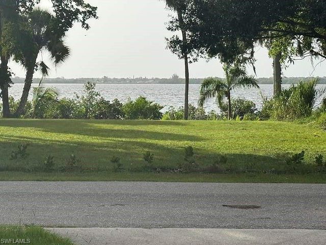 3516 E Riverside DR, Fort Myers, FL 33916