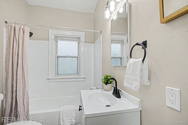 14842 Collinson Avenue, Eastpointe, MI 48021