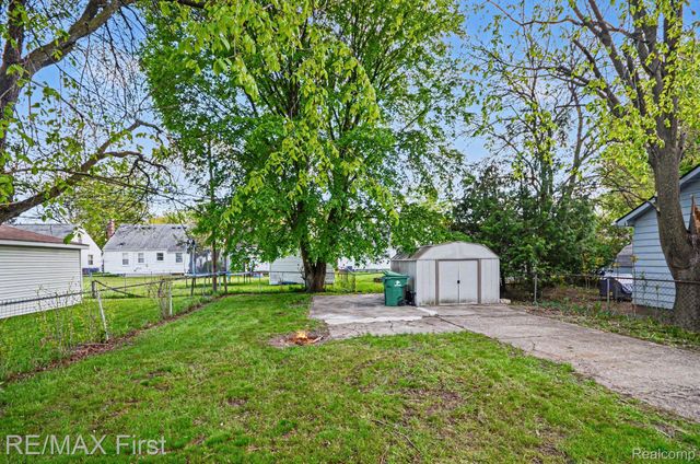 14842 Collinson Avenue, Eastpointe, MI 48021