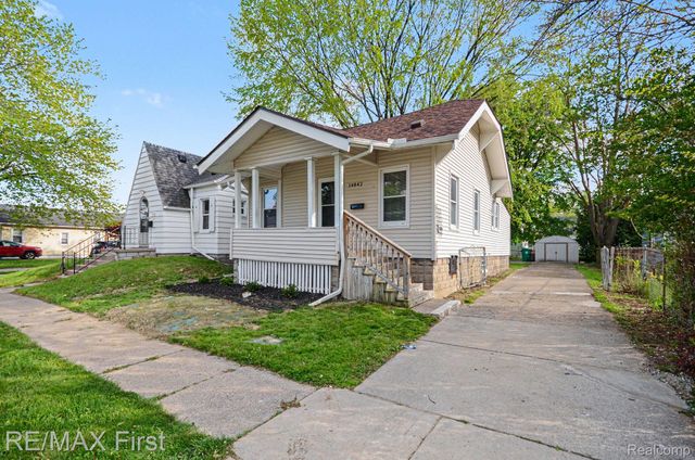 14842 Collinson Avenue, Eastpointe, MI 48021