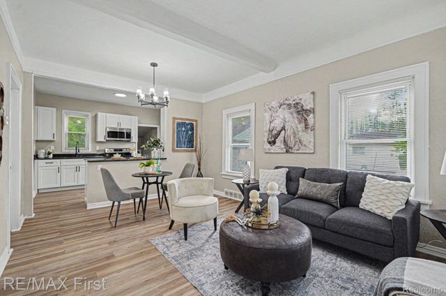 14842 Collinson Avenue, Eastpointe, MI 48021
