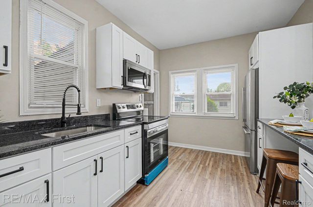 14842 Collinson Avenue, Eastpointe, MI 48021