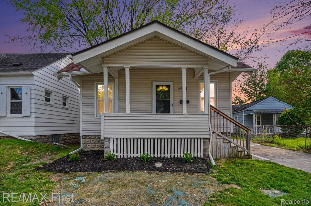 14842 Collinson Avenue, Eastpointe, MI 48021