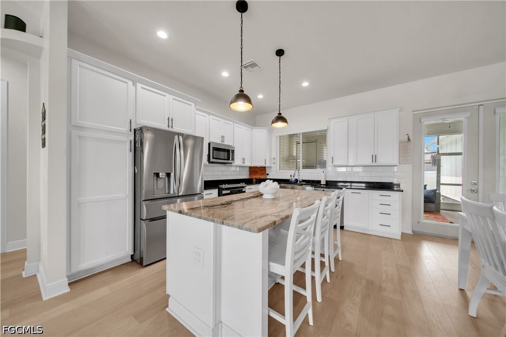 Image 12 of property listing at 1305 NW 10th TER, Cape Coral, FL 33993