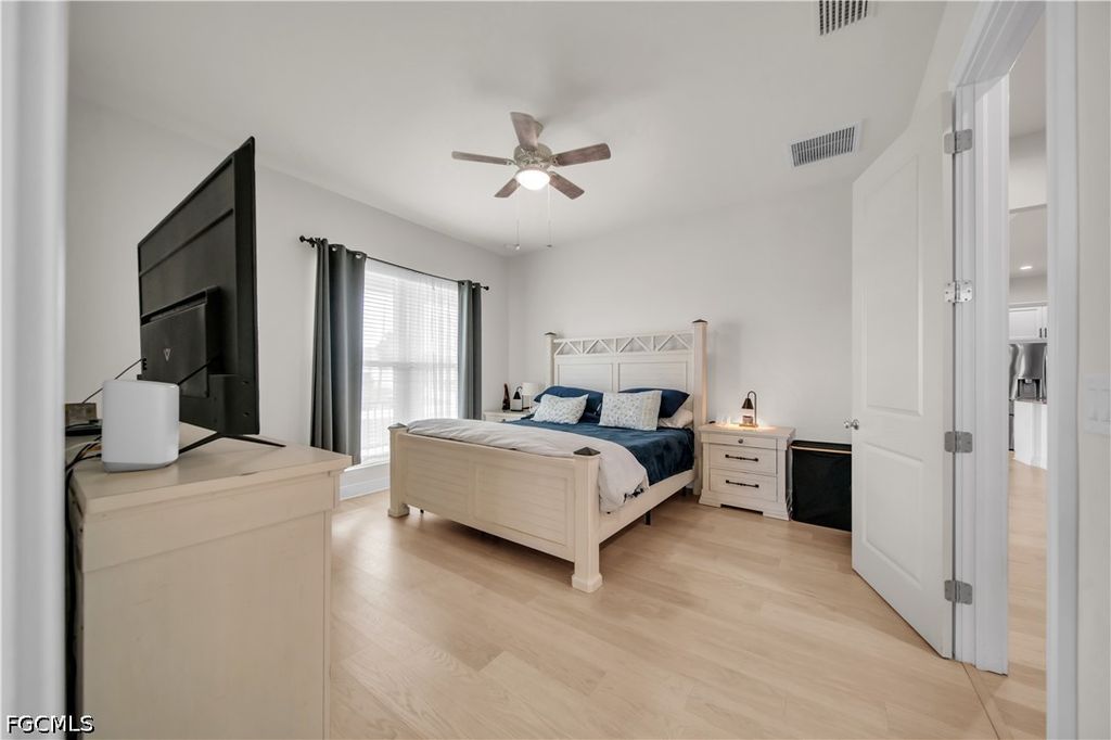 Image 17 of property listing at 1305 NW 10th TER, Cape Coral, FL 33993