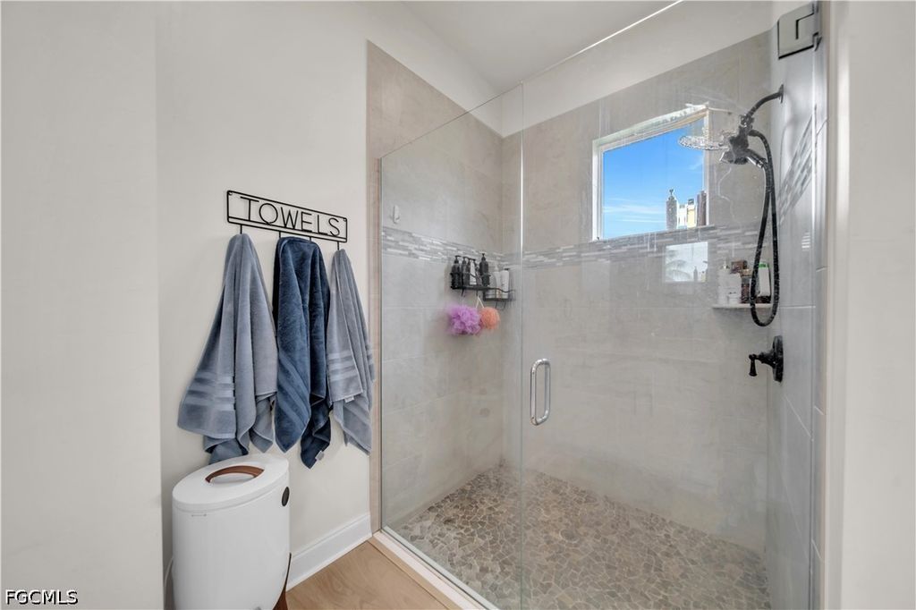 Image 19 of property listing at 1305 NW 10th TER, Cape Coral, FL 33993