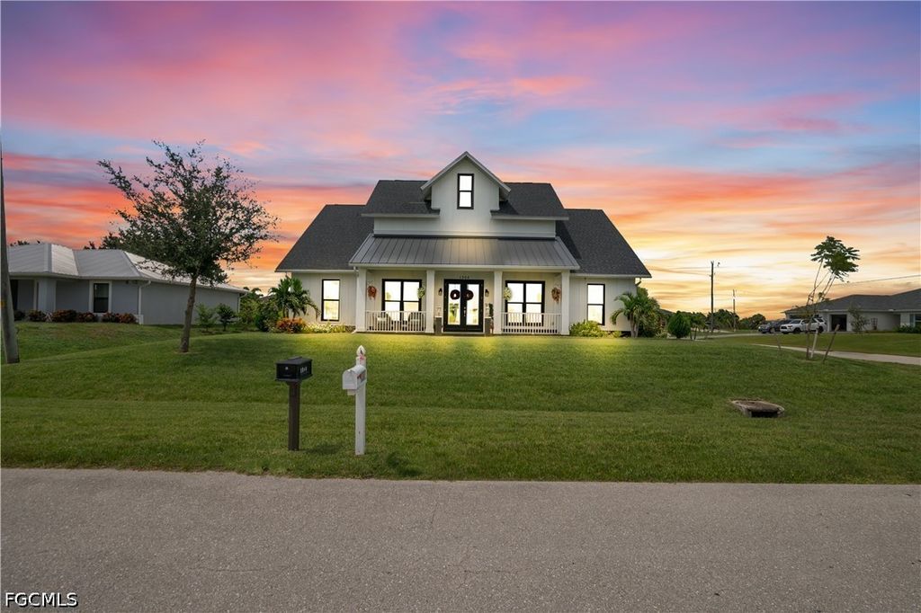 Image 2 of property listing at 1305 NW 10th TER, Cape Coral, FL 33993