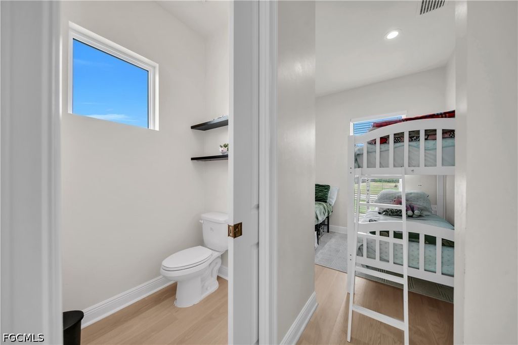 Image 20 of property listing at 1305 NW 10th TER, Cape Coral, FL 33993