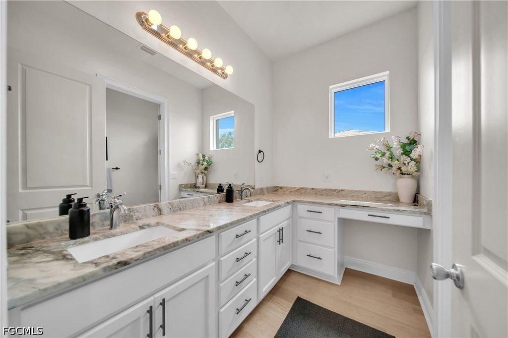 Image 23 of property listing at 1305 NW 10th TER, Cape Coral, FL 33993